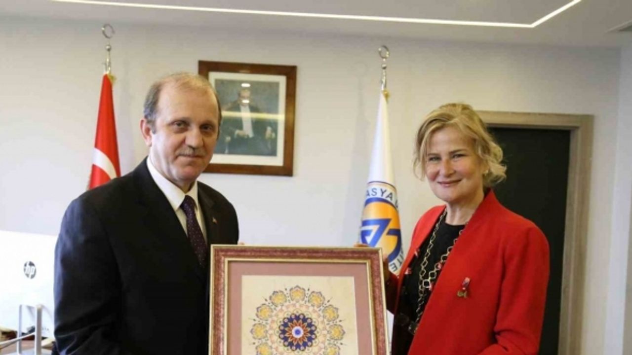 Avrasya Üniversitesi Rektörü Terzioğlu’na KTÜ Rektörü Çuvalcı’dan "Hayırlı olsun" ziyareti