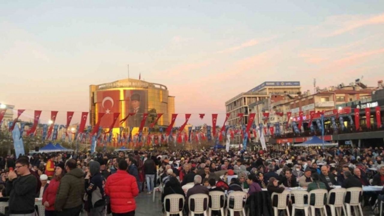Aydın Büyükşehir’den 9 noktada 15 bin kişilik iftar yemeği
