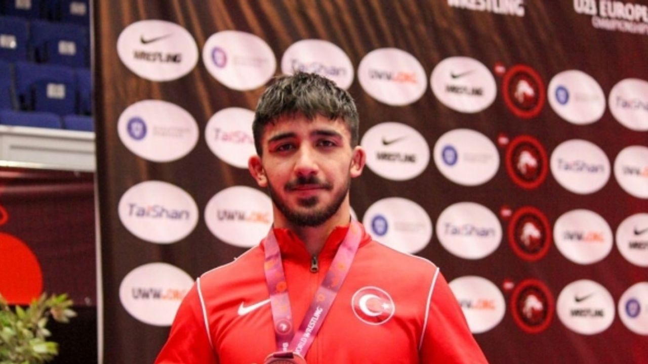 BARÜ’lü milli sporcu Emre Kural bronz madalya kazandı