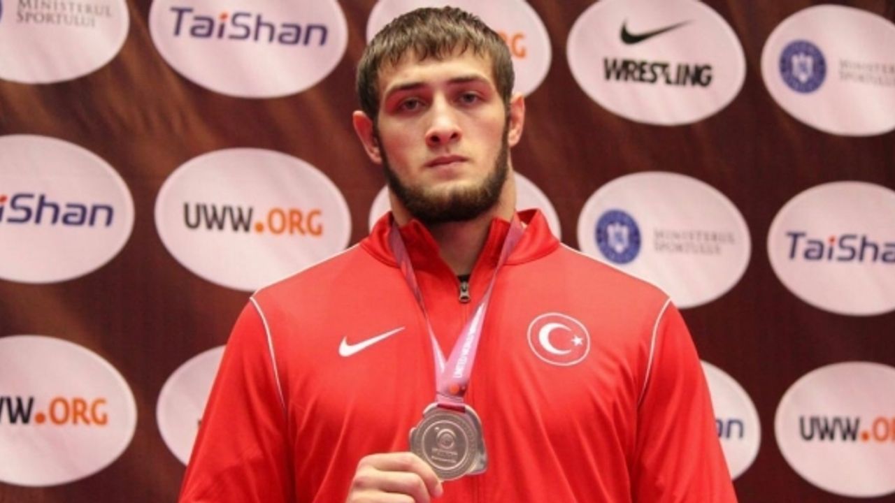 BARÜ’lü milli sporcu Muhammed Gimri gümüş madalya kazandı