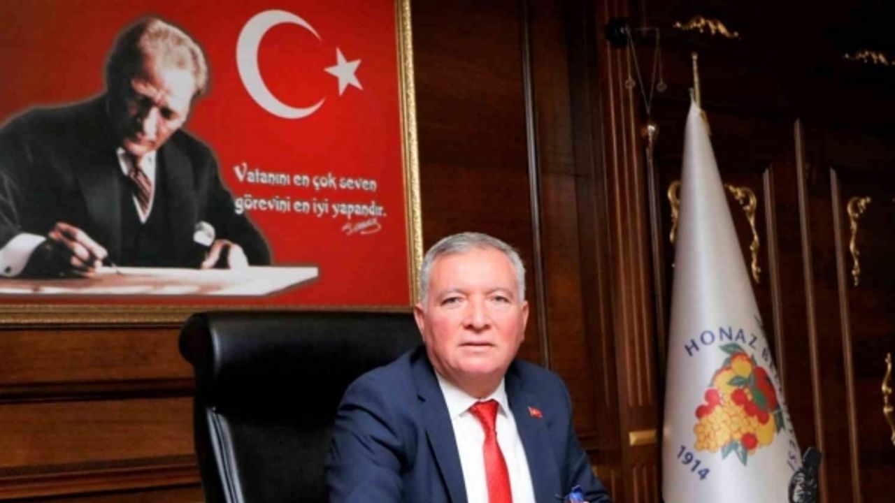 Başkan Kepenek; “Sağlık ordumuz depremde büyük bir fedakarlık örneği sergiledi”