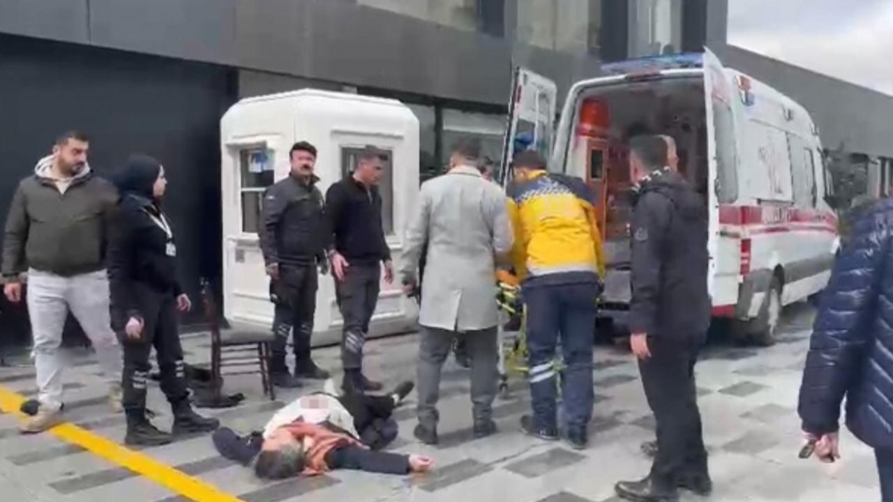 Bir gün evli kalan çiftin boşanma davası kanlı bitti: 2 yaralı