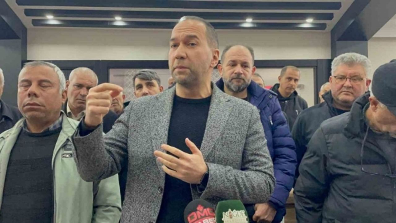 Depremde evlerinde hasar gören Niğdeliler, belediye Başkanı ile görüştü