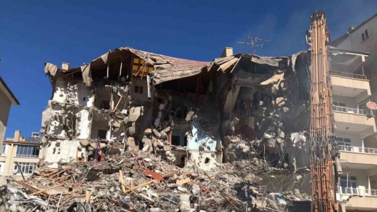 Elazığ’da ağır hasarlı bina sayısı 7 bini geçti