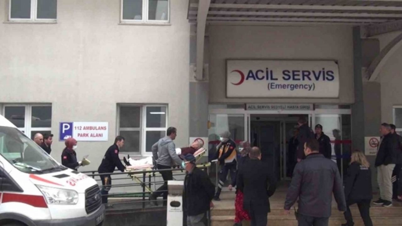 Erdek Belediye Başkanı Burhan Karışık, bıçaklı saldırıda yaralandı