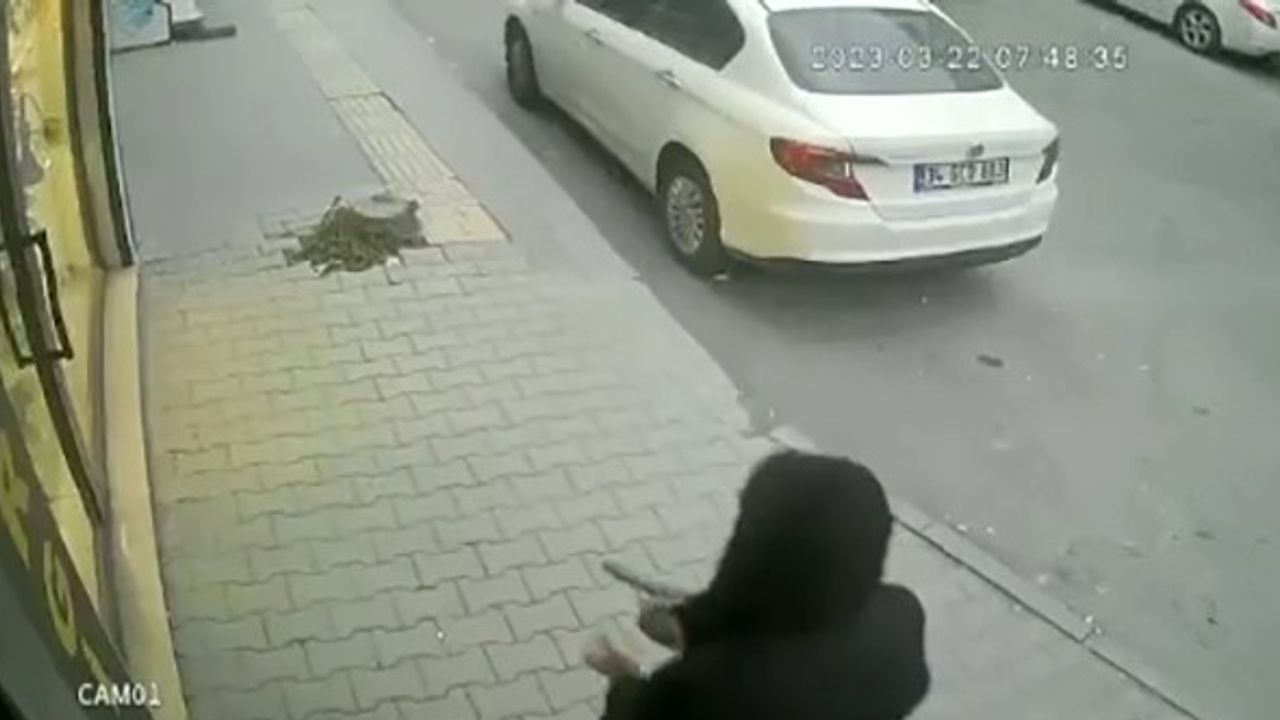 Eşi ile ilişkisi olduğunu düşündüğü şahsı takip ederek başından vurdu