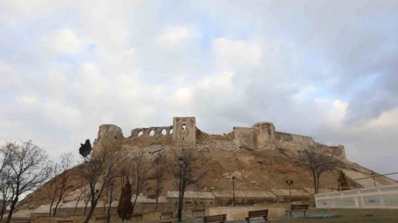 Gaziantep’te depremde hasar alan tarihi yapılar için bilim kurulu toplandı