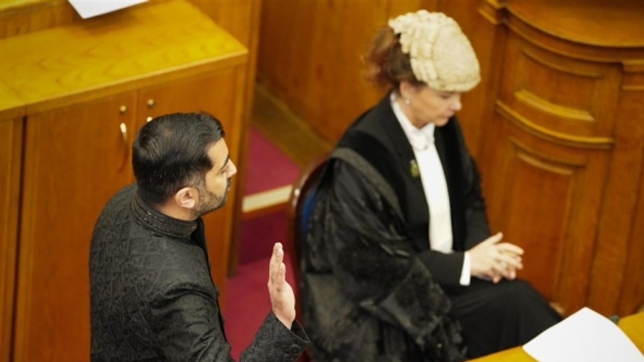 İskoçya’nın yeni Başbakanı Yousaf, yemin ederek göreve başladı