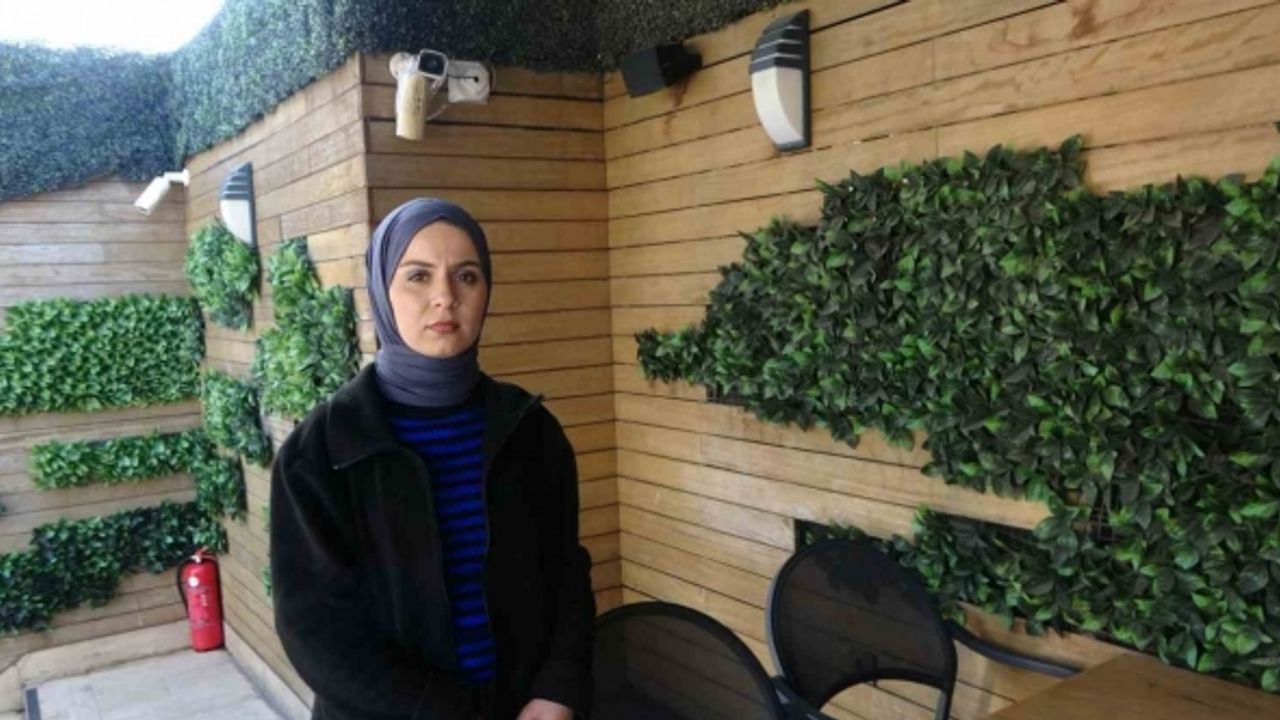 İstanbul’da bir garip olay: Önce masadaki yemeği yedi ardından kamerayı kırdı