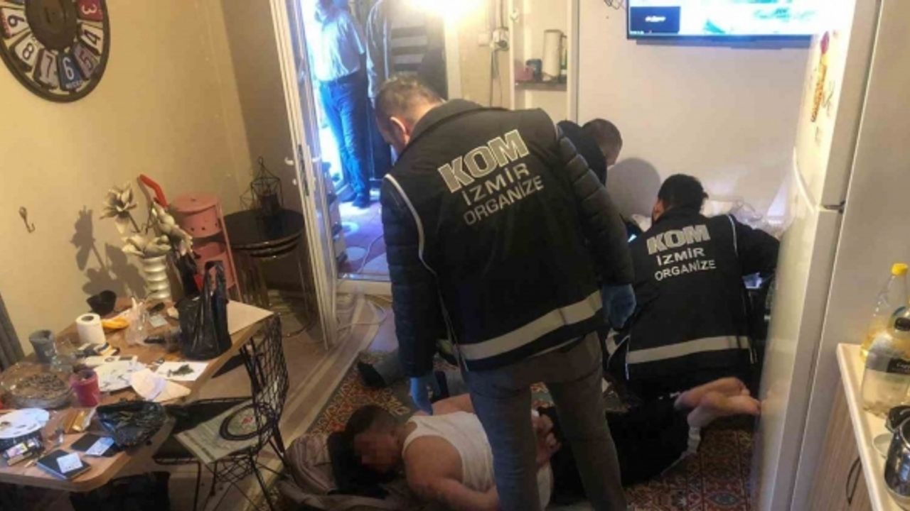 İzmir polisinden suç örgütüne "Akbaba Operasyonu"