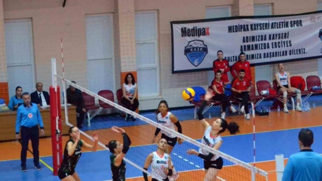 Kadınlar 1. Lig B Grubu: Kayseri Atletikspor: 3 - Günseven Şalgam Ereğli Bld.: 0