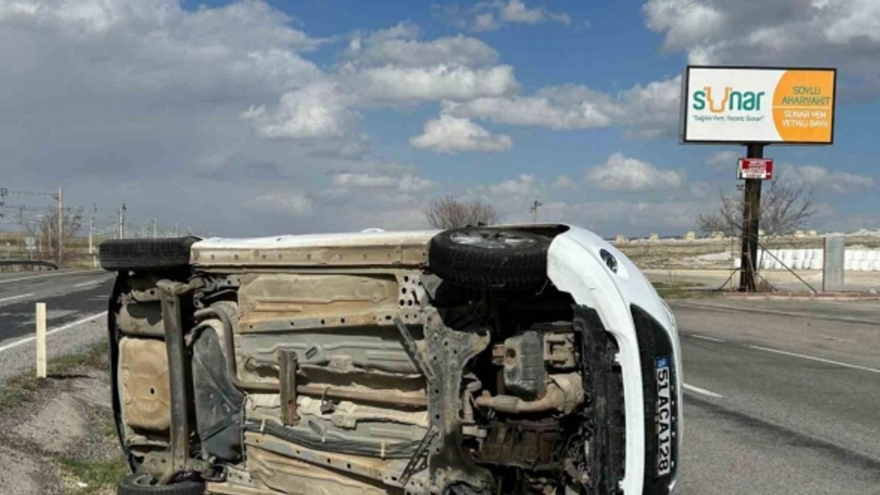 Köpeğe çarpmamak için manevra yapan otomobil takla attı: 1 yaralı