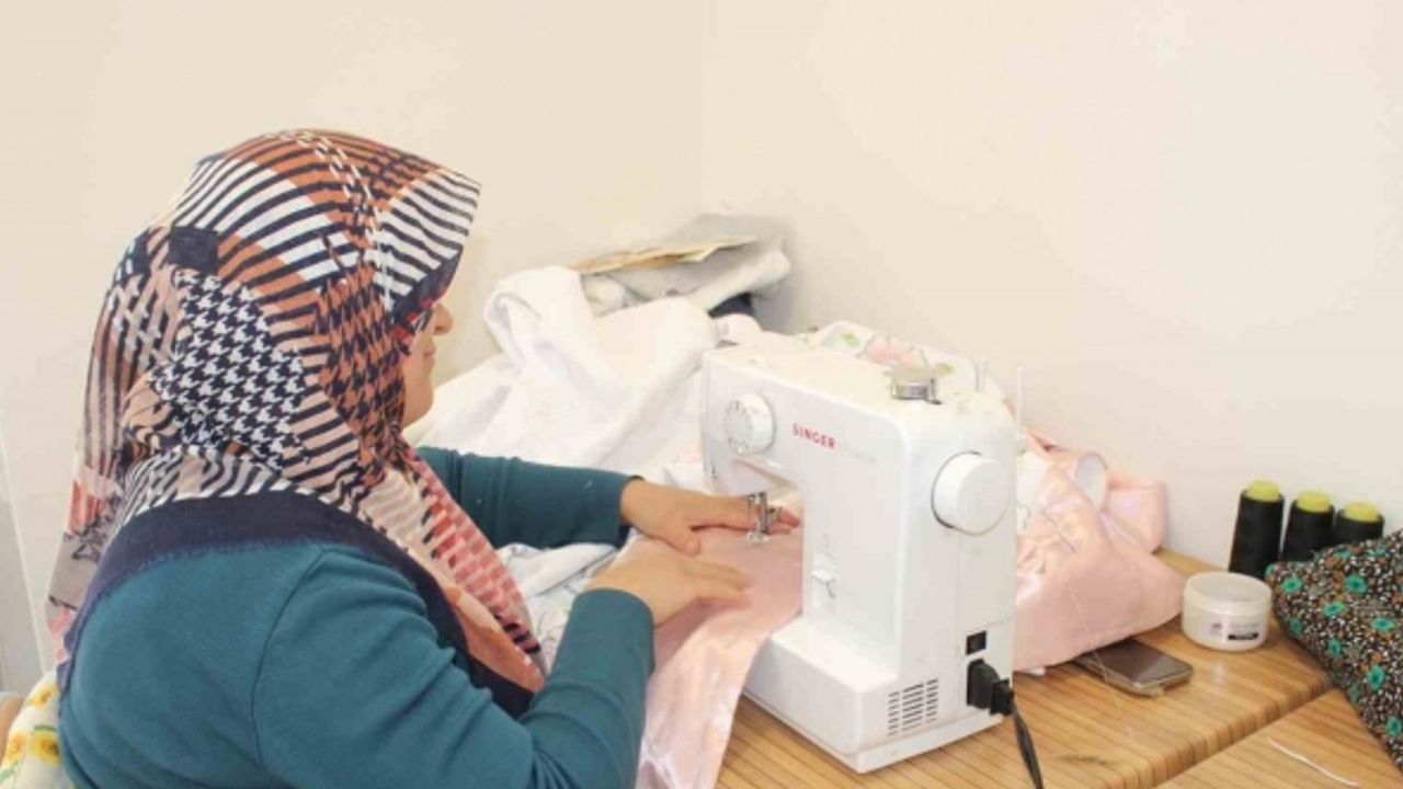 Korkuteli dikiş nakış kursunda çeyizlik takımlar hazırlanıyor