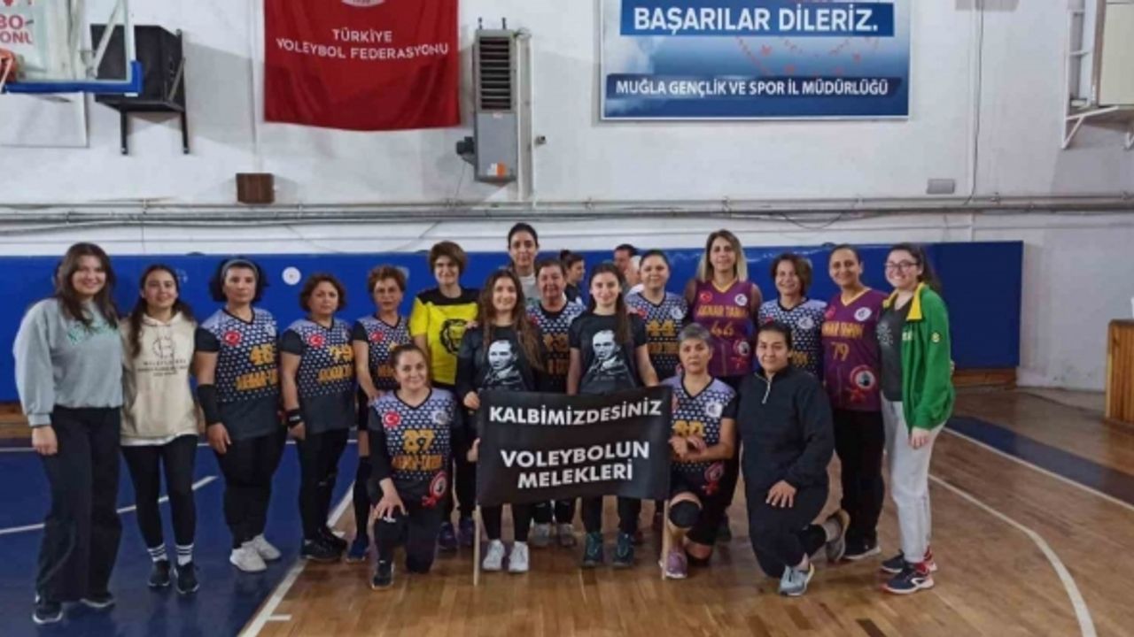Köyceğiz veteran kadın voleybol takımı turnuvaya farkındalık kattı