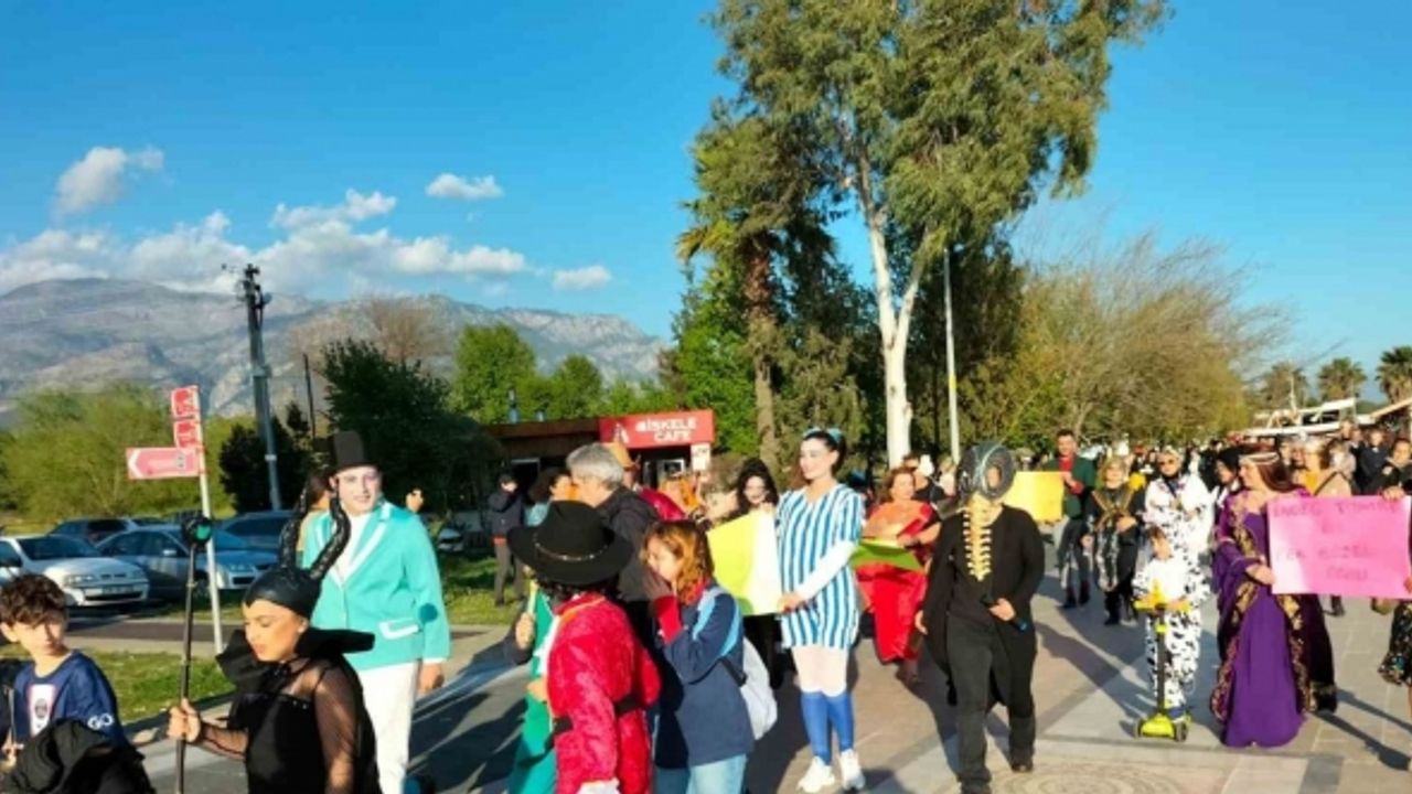 Köyceğiz’de tiyatrolar gününde renkli görüntüler yaşandı