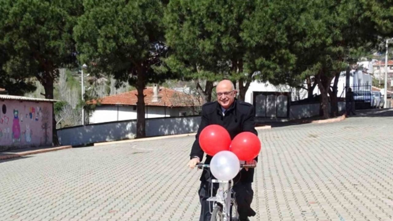 "Kütüphanesiz Okul Kalmayacak" projesi ile bisiklet sahibi oldular