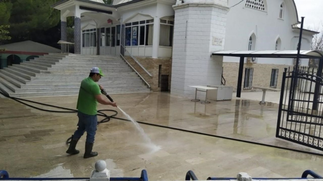 Marmaris’te Ramazan ayı öncesi camilerde temizlik çalışması başlatıldı