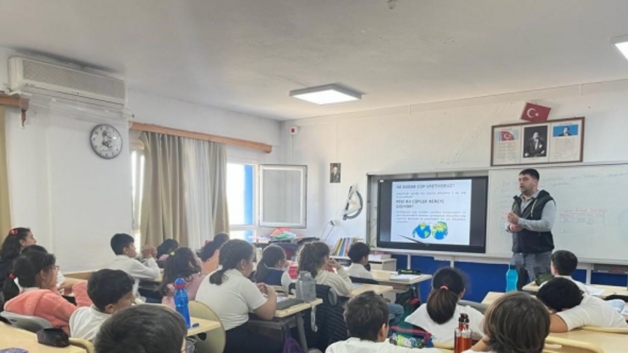 Öğrencilere Atık Yönetimi ve Geri Dönüşüm eğitimi veriliyor