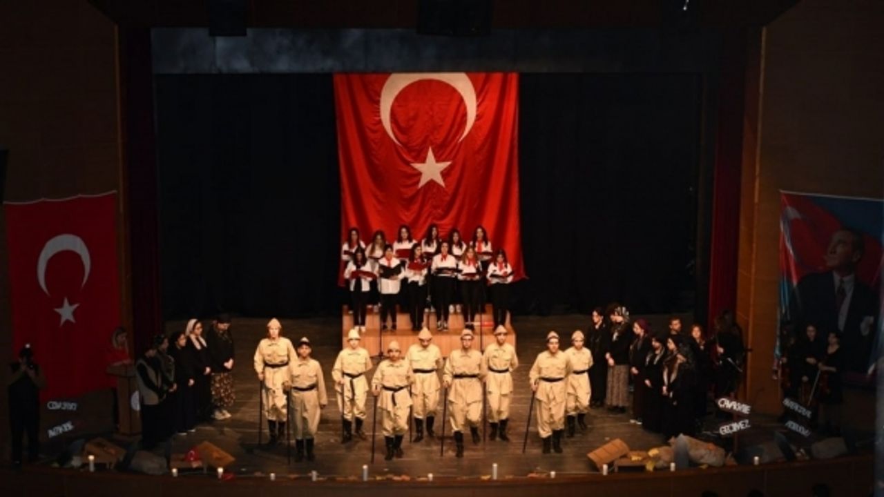 Öğrencilerin sergilediği oratoryo büyük alkış aldı