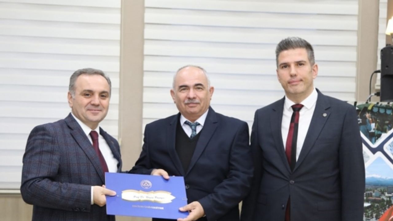 Rektör Altun, 2022 yılında projeleri kabul edilen ve patent alan akademisyenlere teşekkür etti