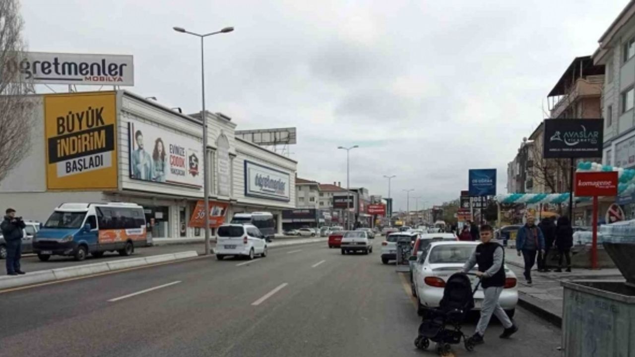 Sarhoş olduğu iddia edilen tır sürücüsü 7 aracı biçti: 1 yaralı