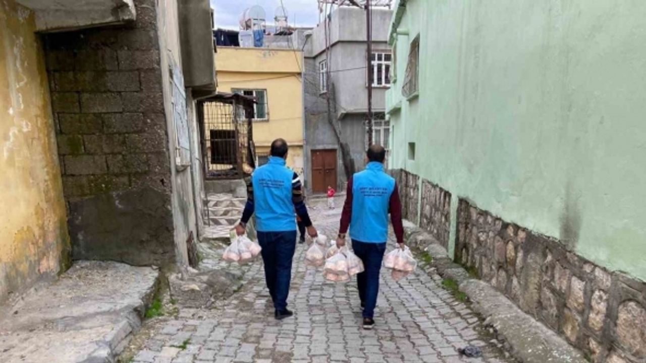 Siirt Belediyesinden her gün 147 aileye sıcak yemek hizmeti