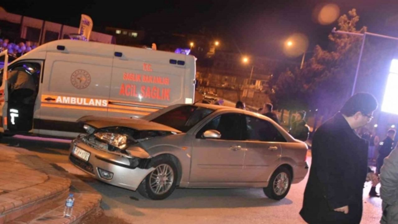 Tosya’da iki araç kafa kafaya çarpıştı: 1 yaralı