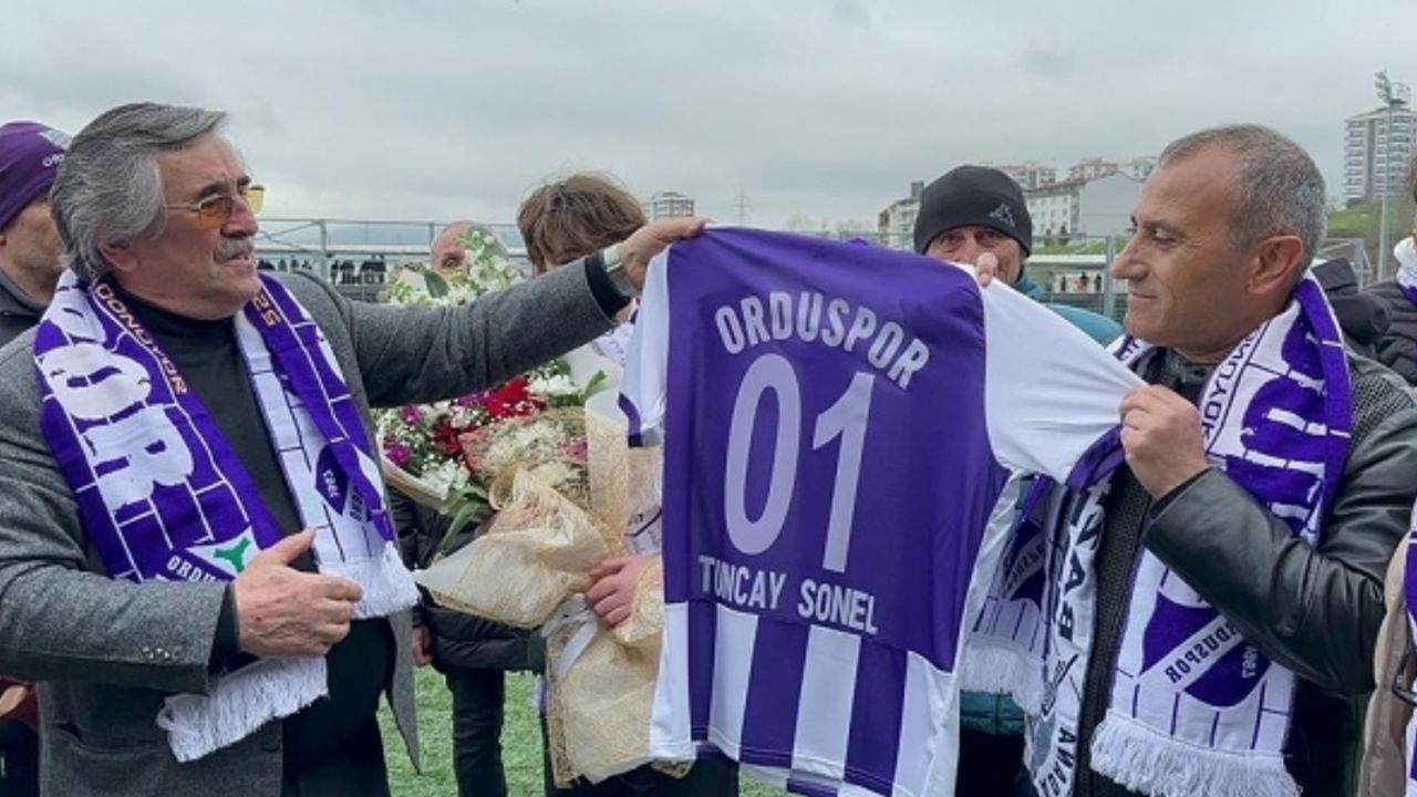 Vali Sonel, efsane Orduspor’u ilk maçında yalnız bırakmadı
