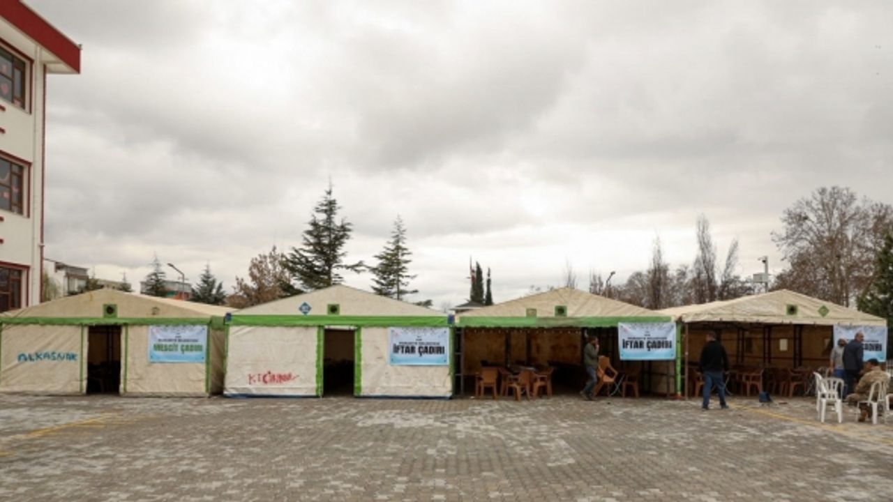 Van Valiliği koordinasyonunda Malatya’da iftar çadırları kuruluyor
