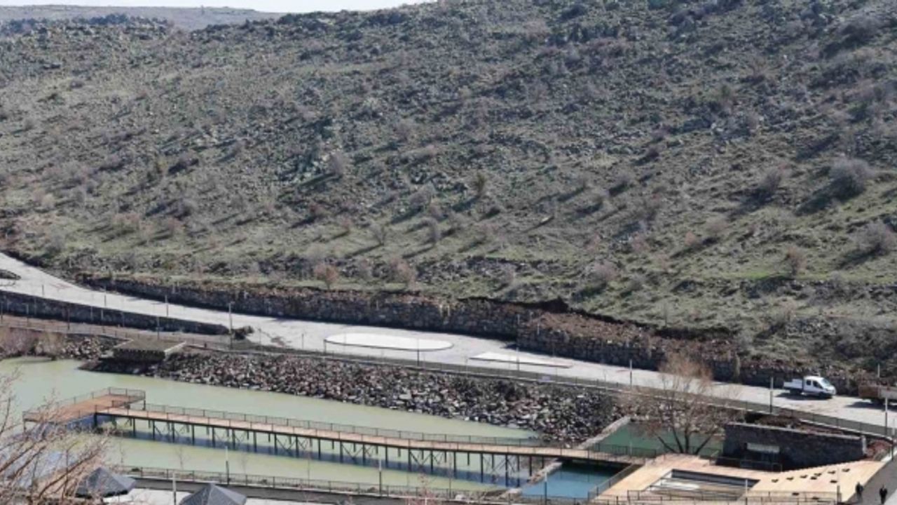 Zincidere Göleti su kanallarında 10 yılın temizliği yapılıyor