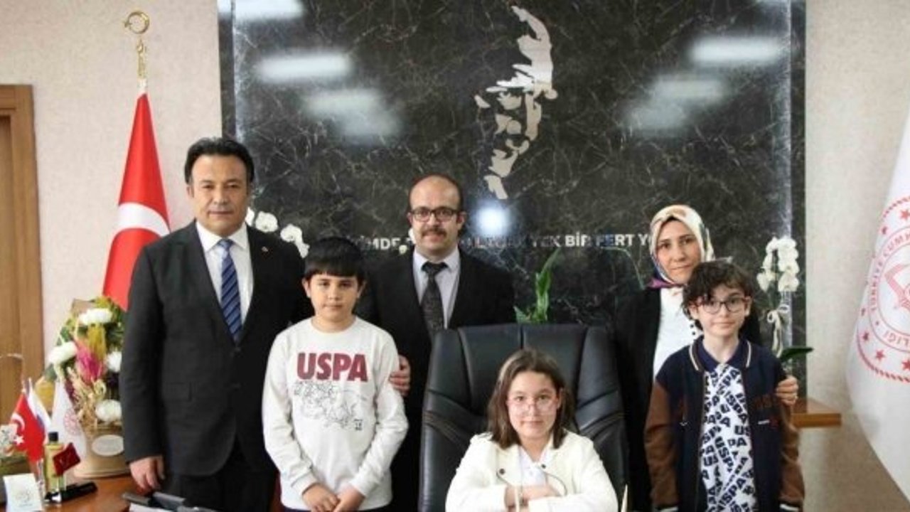 İl Milli Eğitim Müdürü Karaköse, koltuğunu küçük Esila’ya devretti