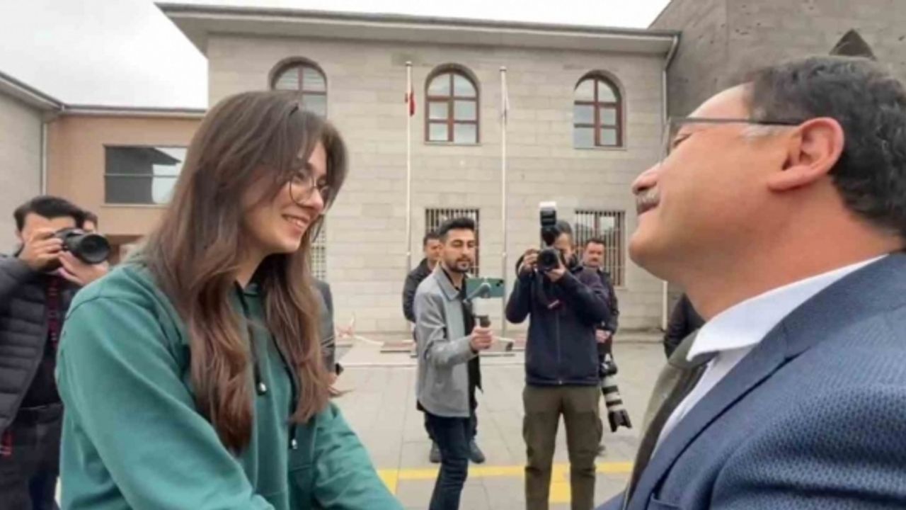 Kahramanmaraşlı depremzede öğrenci valiyi gördü, teşekkür etti