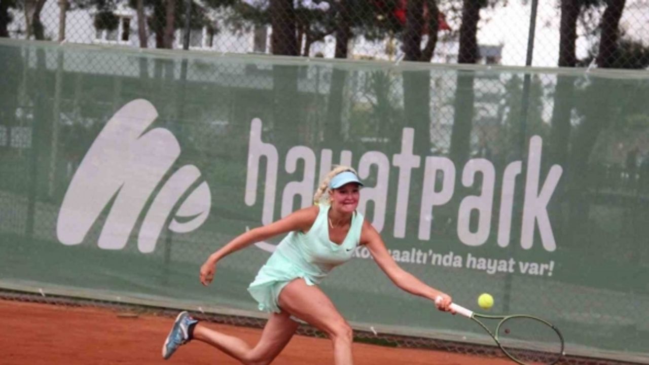 Rus kadın tenisçi kortta kadınların ardından erkeklerin de korkulu rüyası oldu