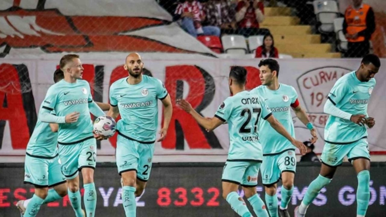 Spor Toto Süper Lig: FTA Antalyaspor: 1 - Sivasspor: 2 (Maç sonucu)