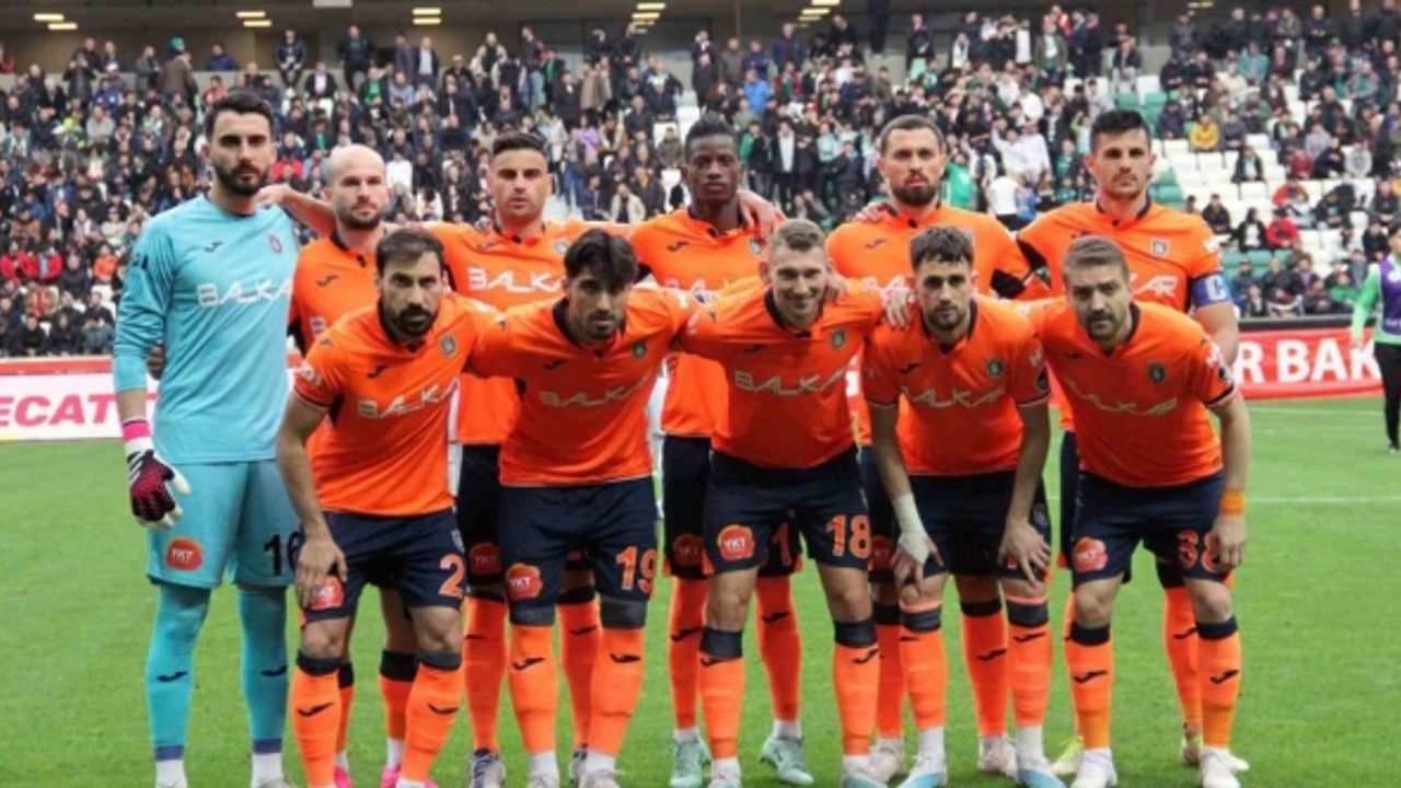 Spor Toto Süper Lig: Giresunspor: 0 - Başakşehir: 4 (İlk yarı)