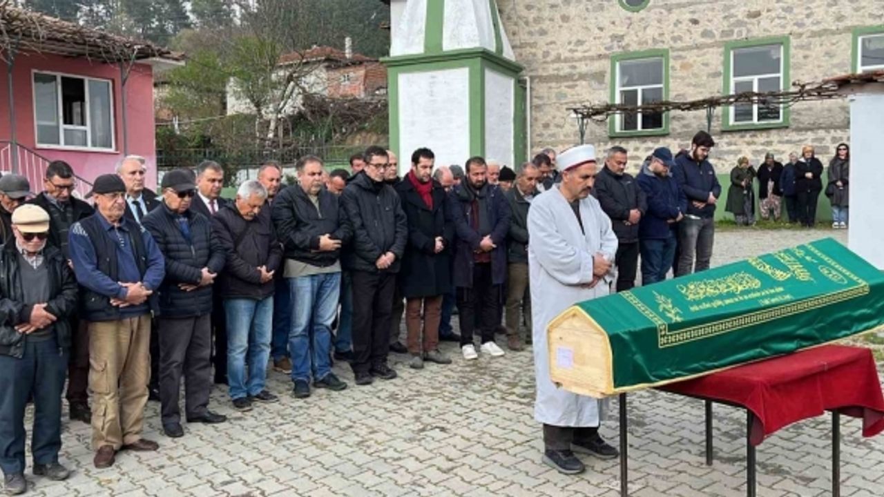 Yönetmen Nuri Bilge Ceylan’ın annesinin cenazesi Çanakkale’de toprağa verildi