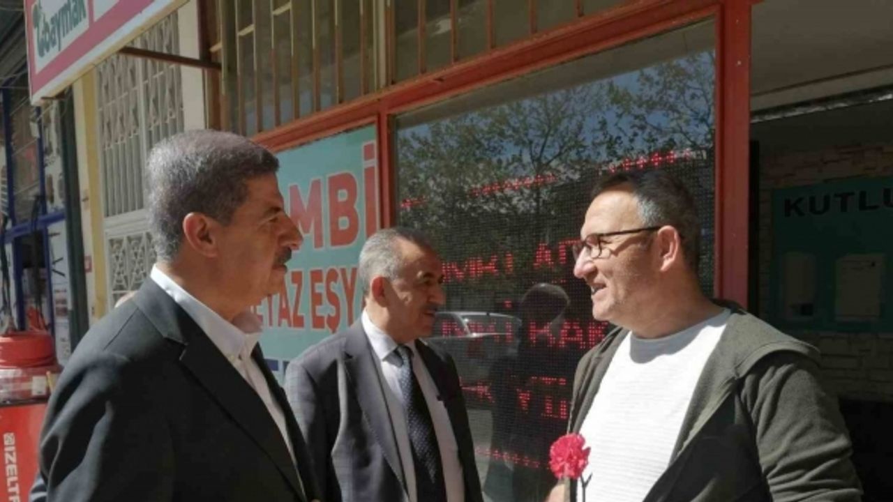 AK Parti Milletvekili adayı Azmi Ekinci, Sancaktepe esnafıyla bir araya geldi