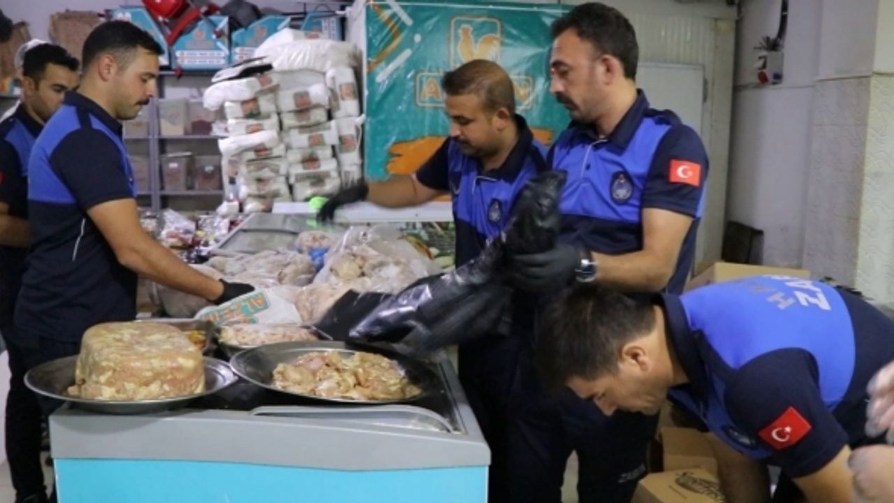 Bozuk etleri çamaşır suyu ile yıkayıp müşterilere yedirdiler