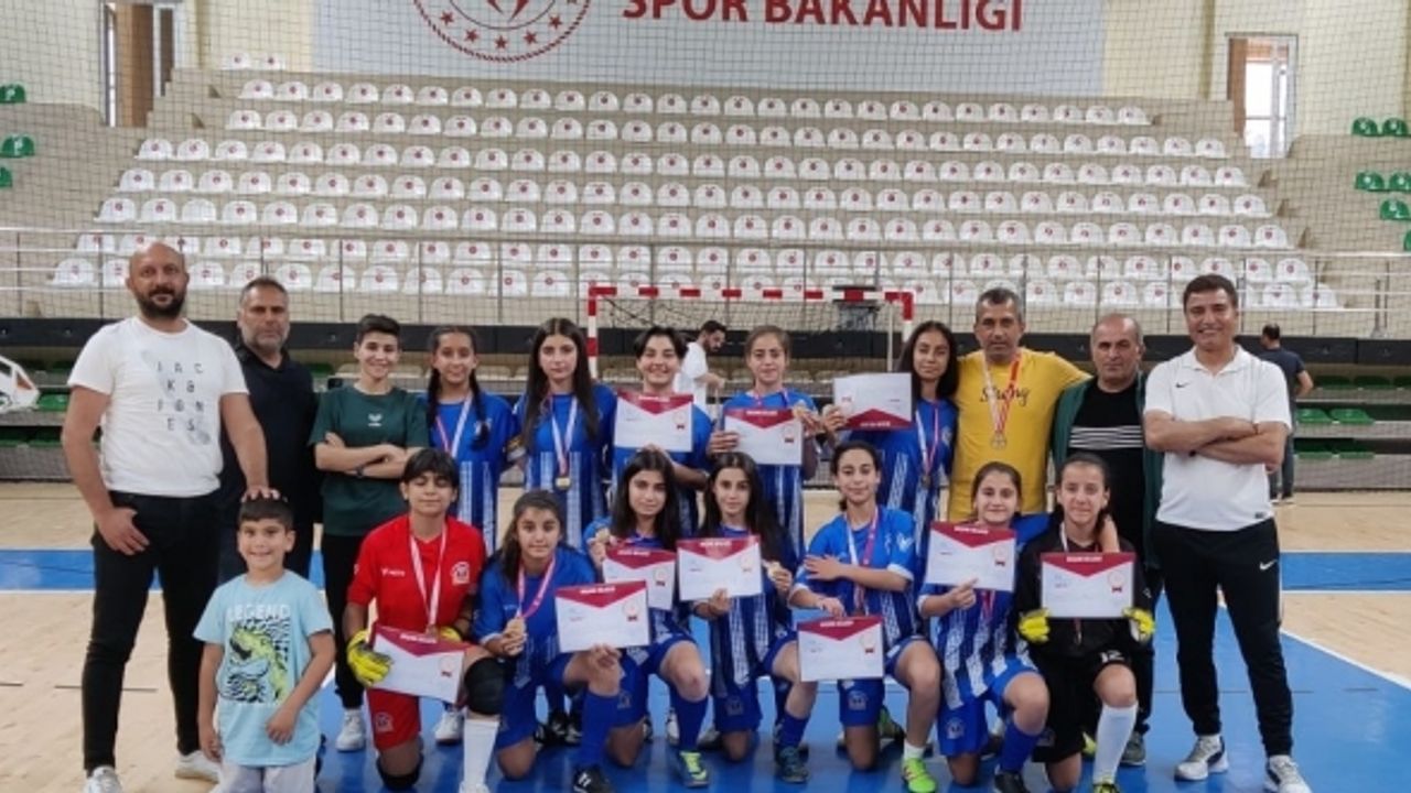 Diyarbakır Şehit Öğretmen Elif Livan Ortaokulu, namağlup Türkiye finallerinde