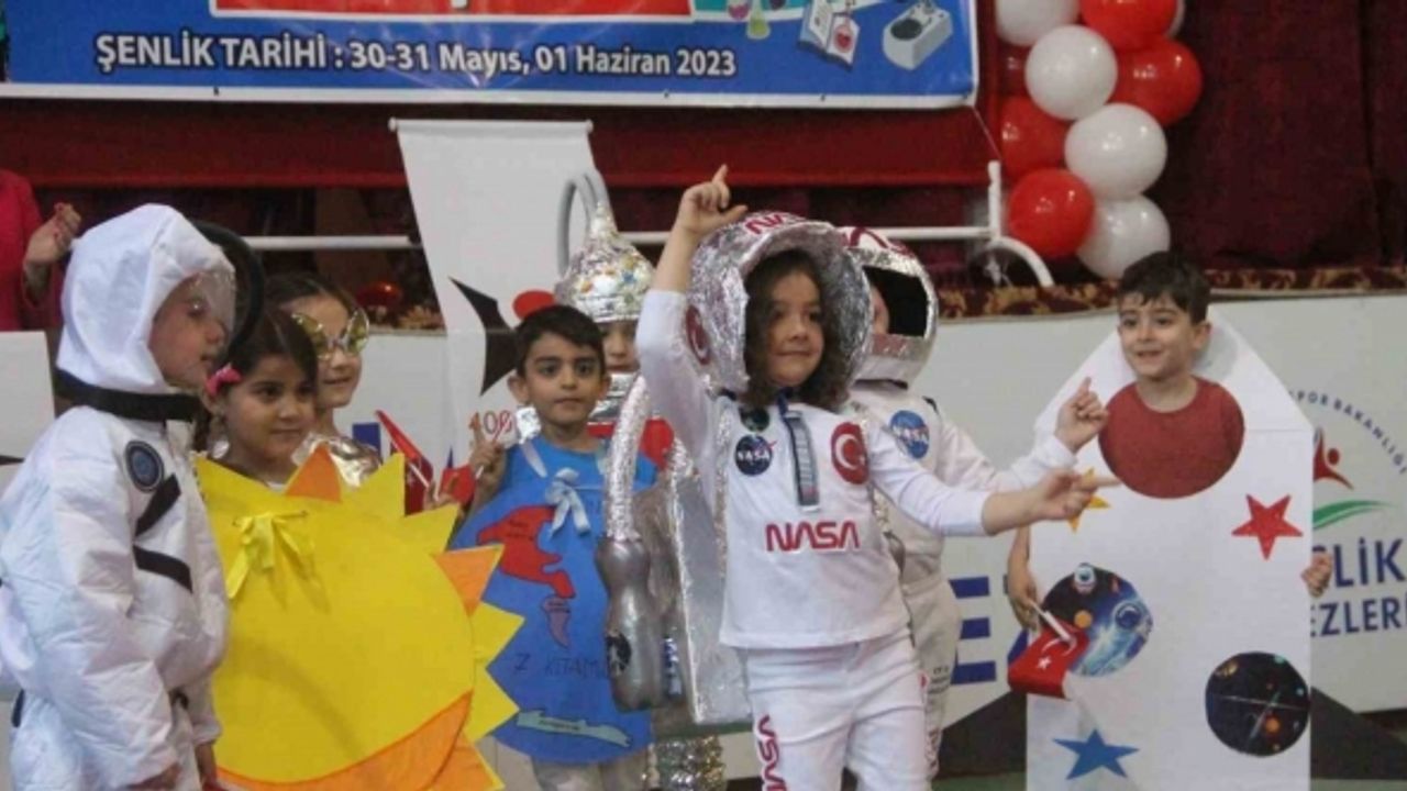 Elazığ’da bilim şenliği renkli görüntüler oluşturdu