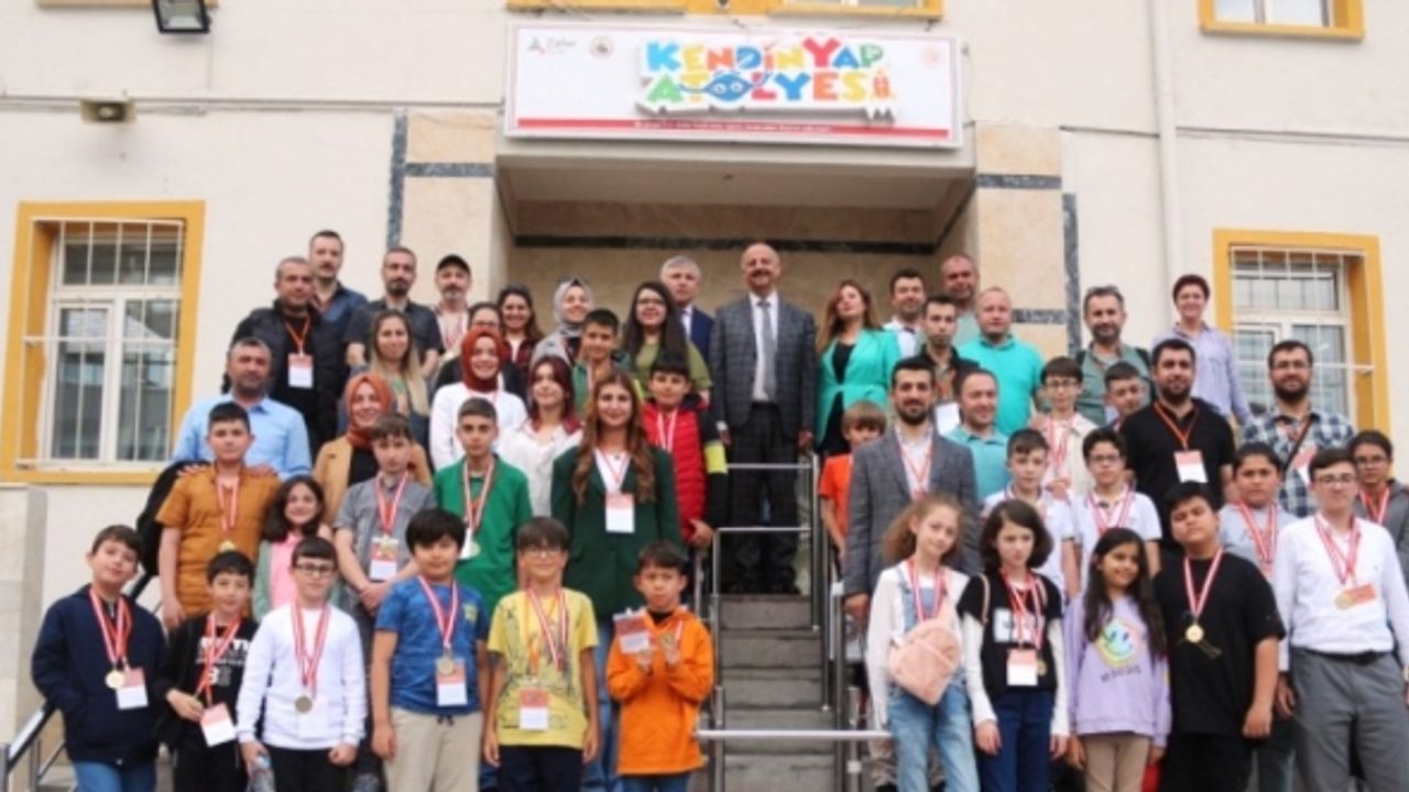 Emet Gazikemal İlkokulu, “Blok Tabanlı Kodlama” proje yarışmasında Türkiye birincisi