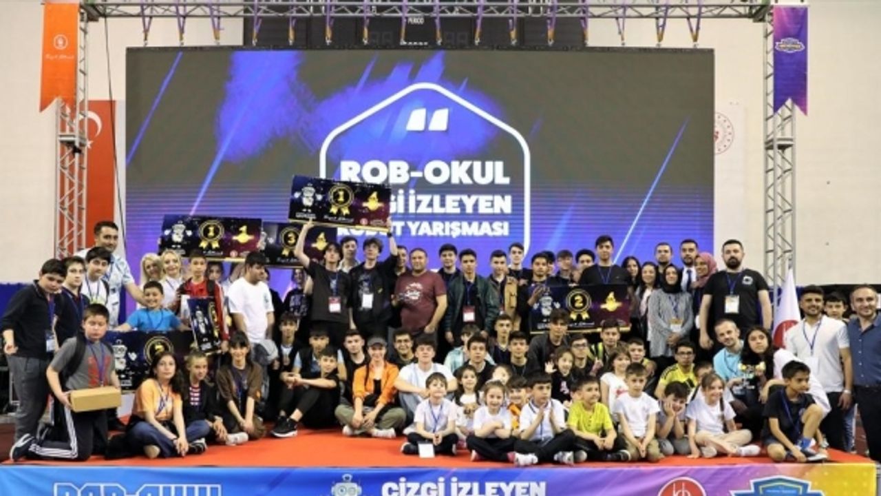 Keçiören’deki robot yarışmasında 100 bin TL’lik ödül sahiplerini buldu