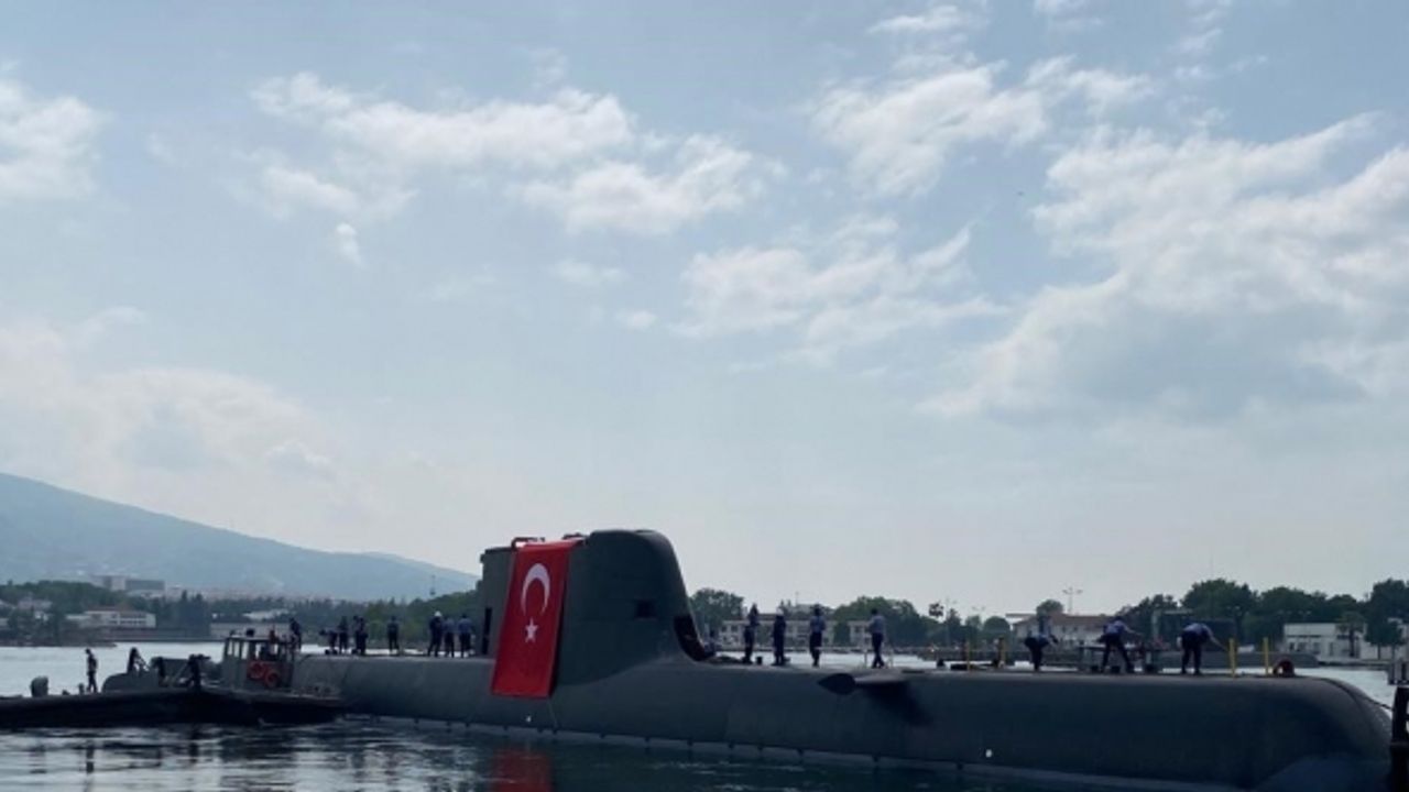 MSB: "Yeni tip denizaltı projesinin ikinci gemisi Hızırreis suya indirildi."
