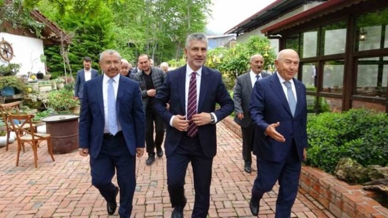 Nihat Özdemir: "Trabzonspor alnının akıyla şampiyonluğu kazandı"