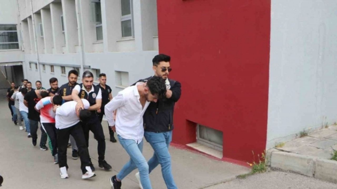 “Sazan sarmalı” yöntemiyle 1 milyon liralık vurgun: 7 tutuklama