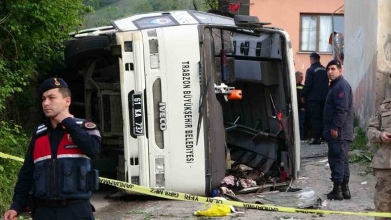 Trabzon’da belediye otobüsü kaza yaptı: 4 ölü, 21 yaralı