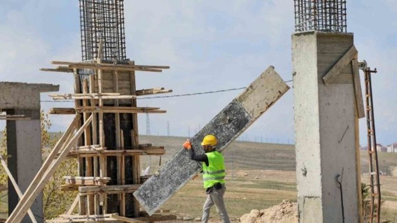 Van’da 16 adet kapalı spor salonu yapıyor