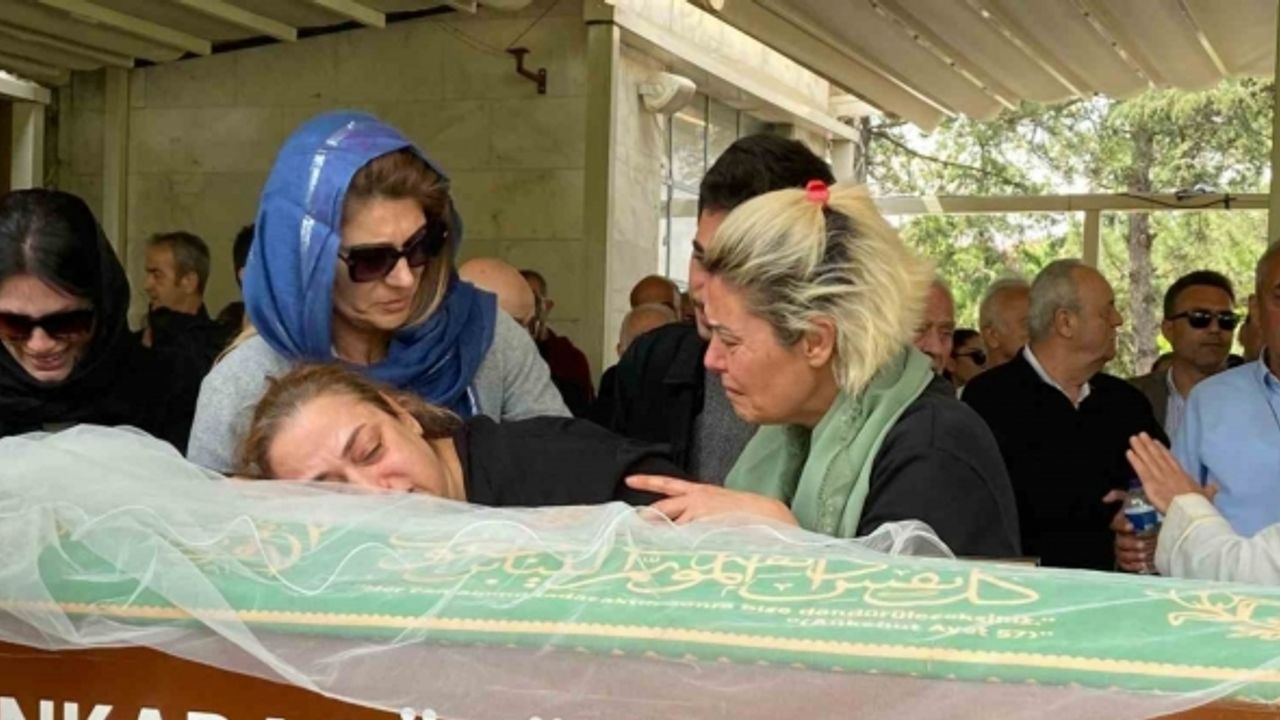 Zafer Partisi Basın Danışmanı Ceren Gürkan toprağa verildi