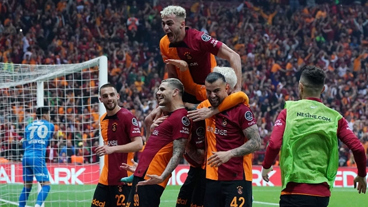 Galatasaray 9 yıl sonra evinde Fenerbahçe’yi mağlup etti