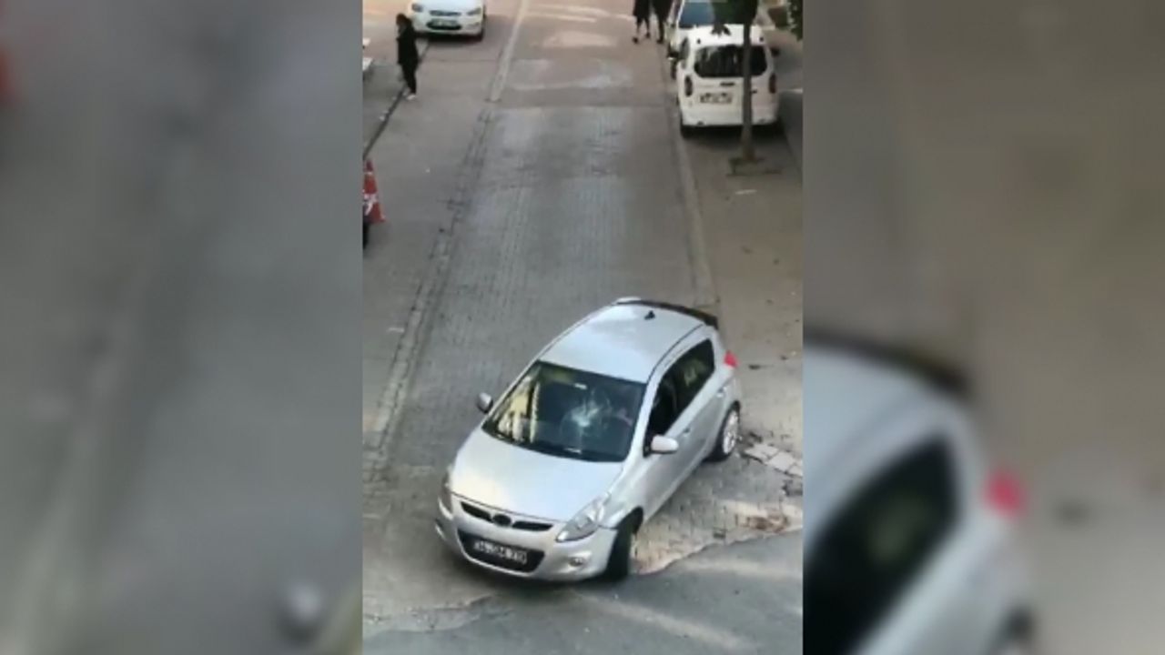 İstanbul’da "yoldan çekil" kavgası kamerada: Aracını tartıştığı kişinin üzerine sürdü